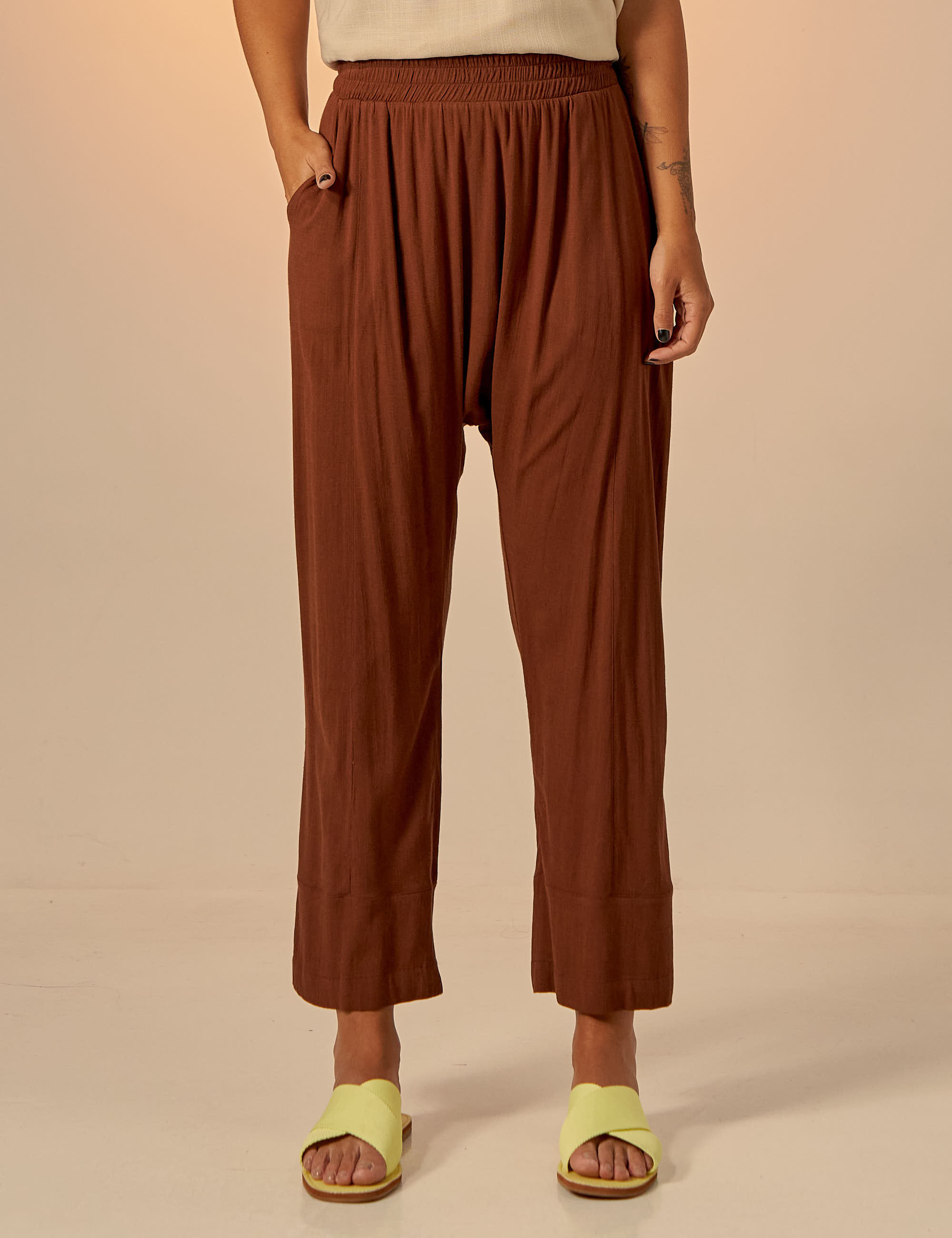 Calça Saruel Linho Cacau