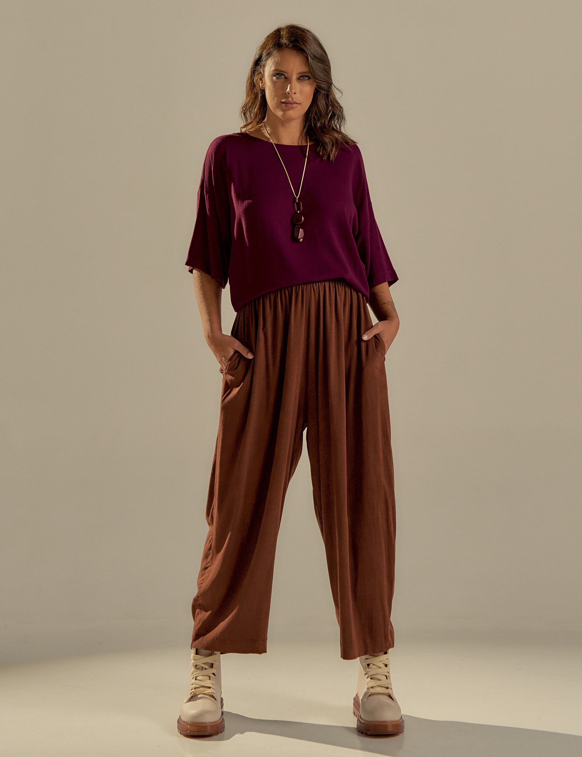 Blusa Canoa Linho Merlot