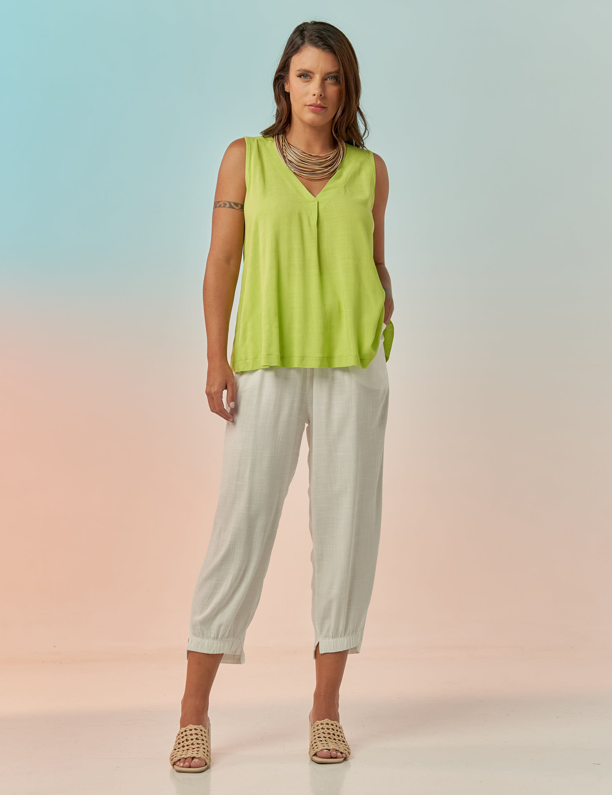 Blusa Linho Decote V Verde Siciliano