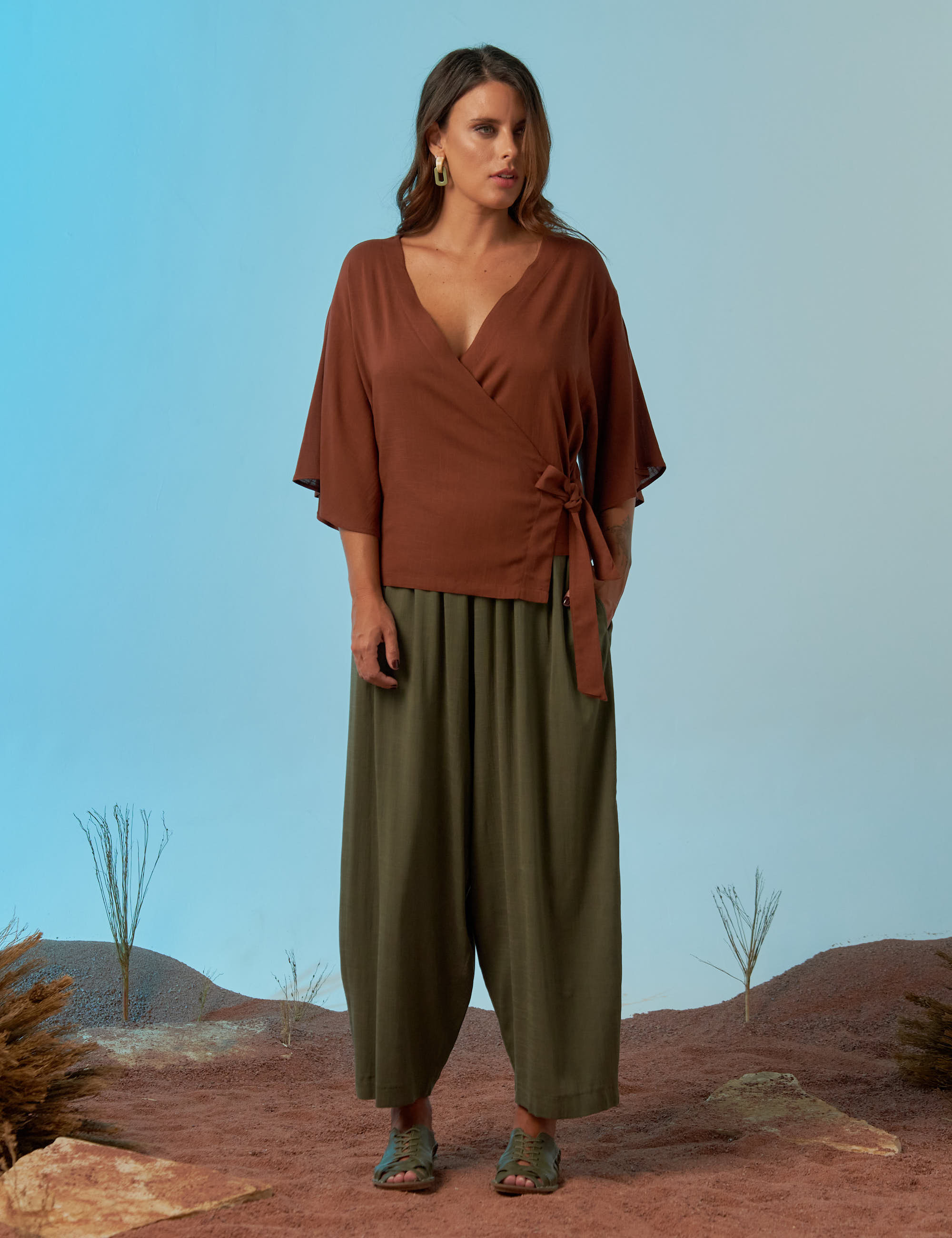 Blusa Envelope Amarração Linho Marrom Cacau