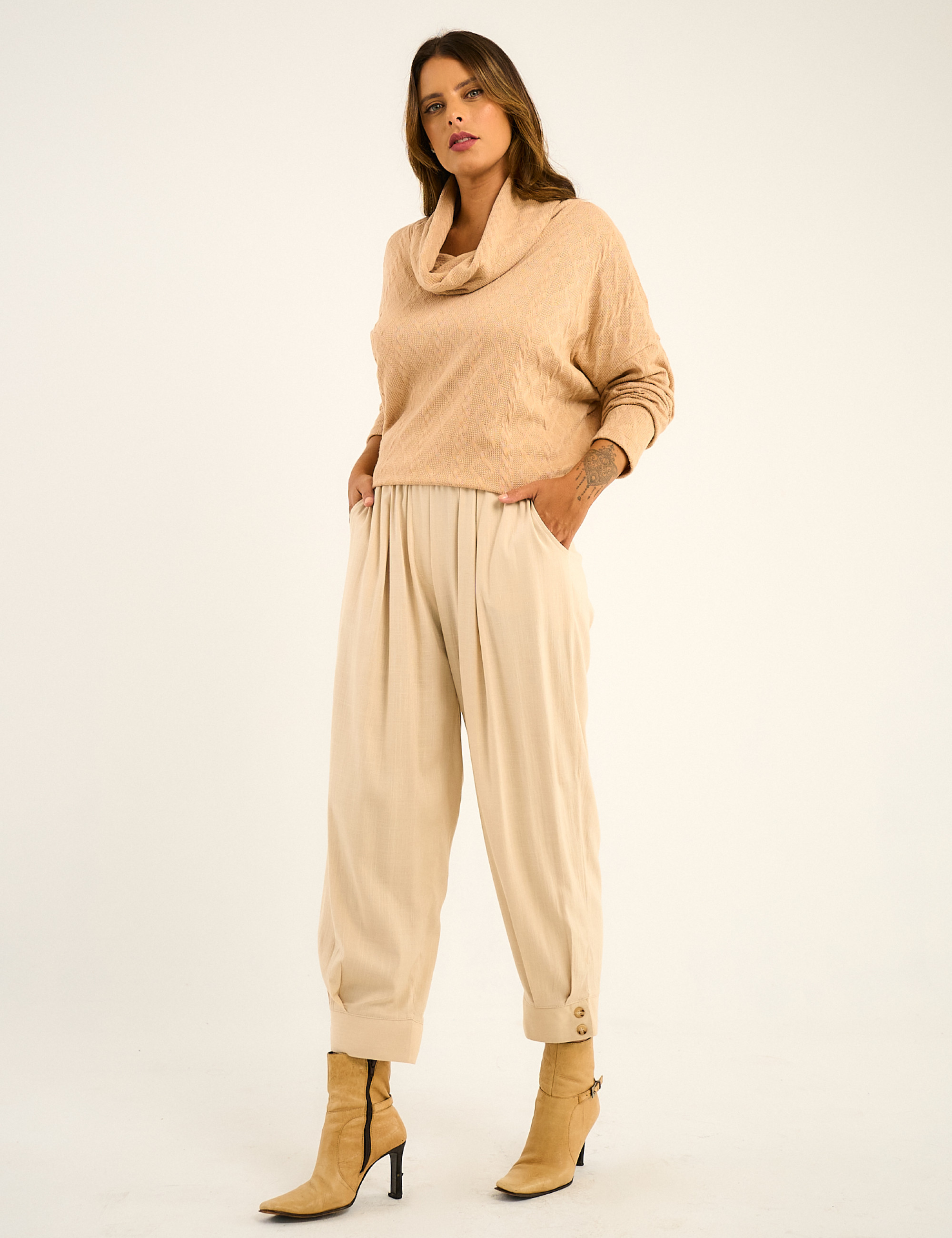 Blusa Tricot Gola Ampla Bege Areia