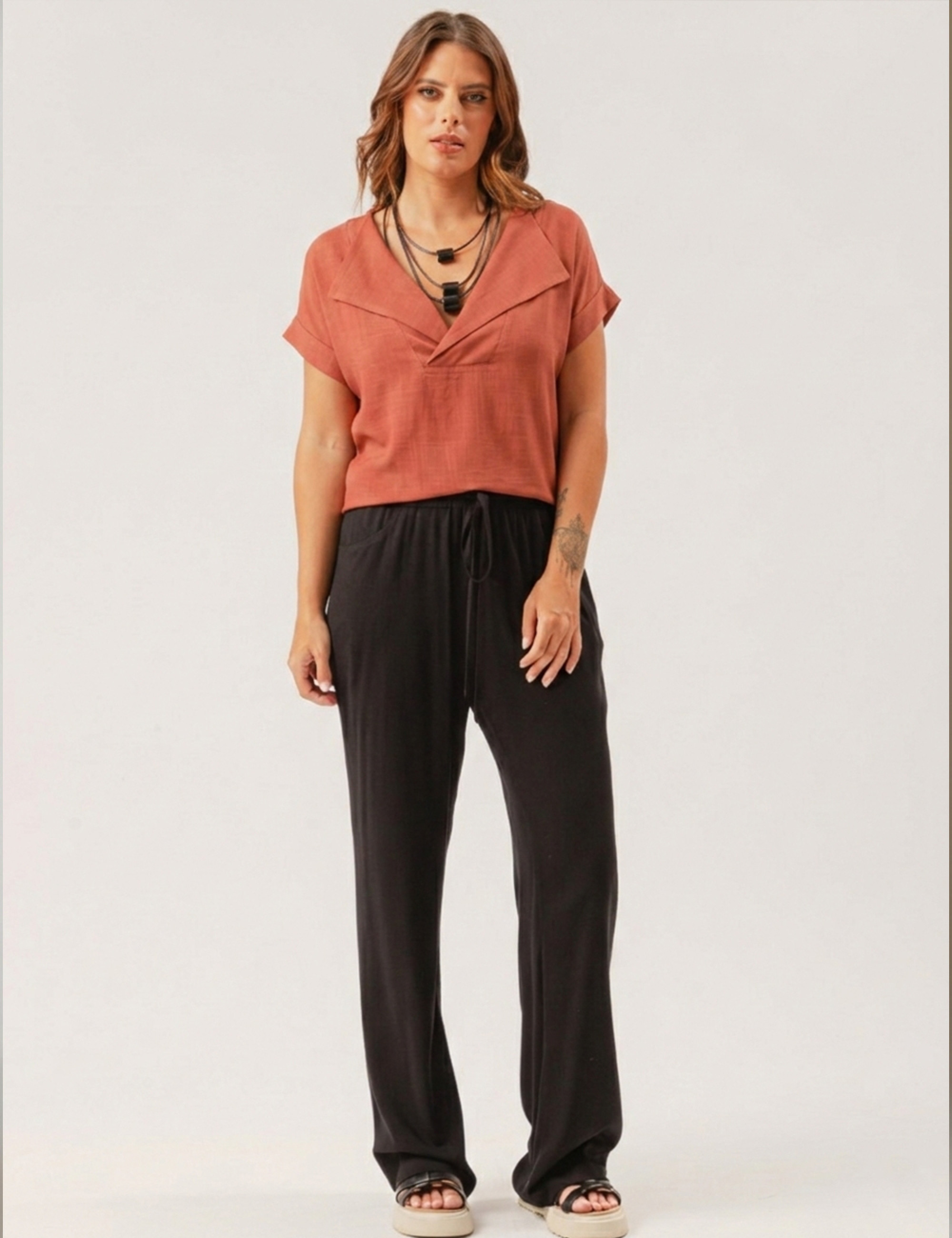 Blusa Linho Pala Decote Marrom Argila