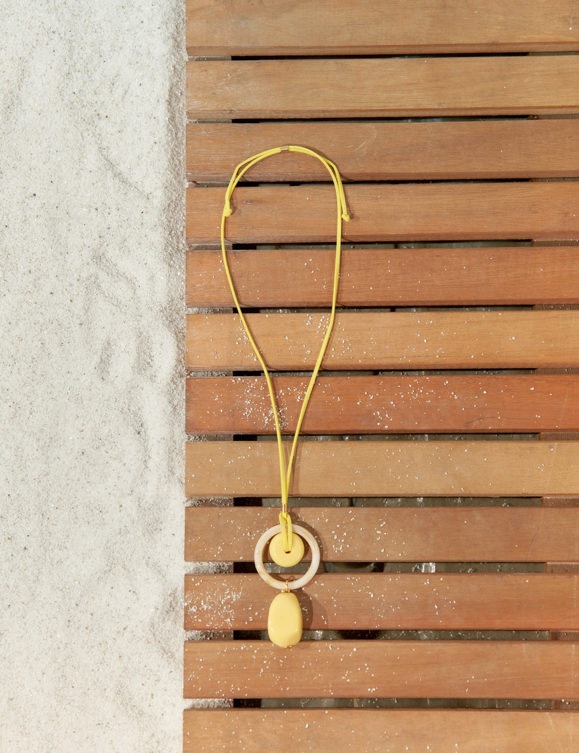 Colar Aro Pingente Amarelo Solar