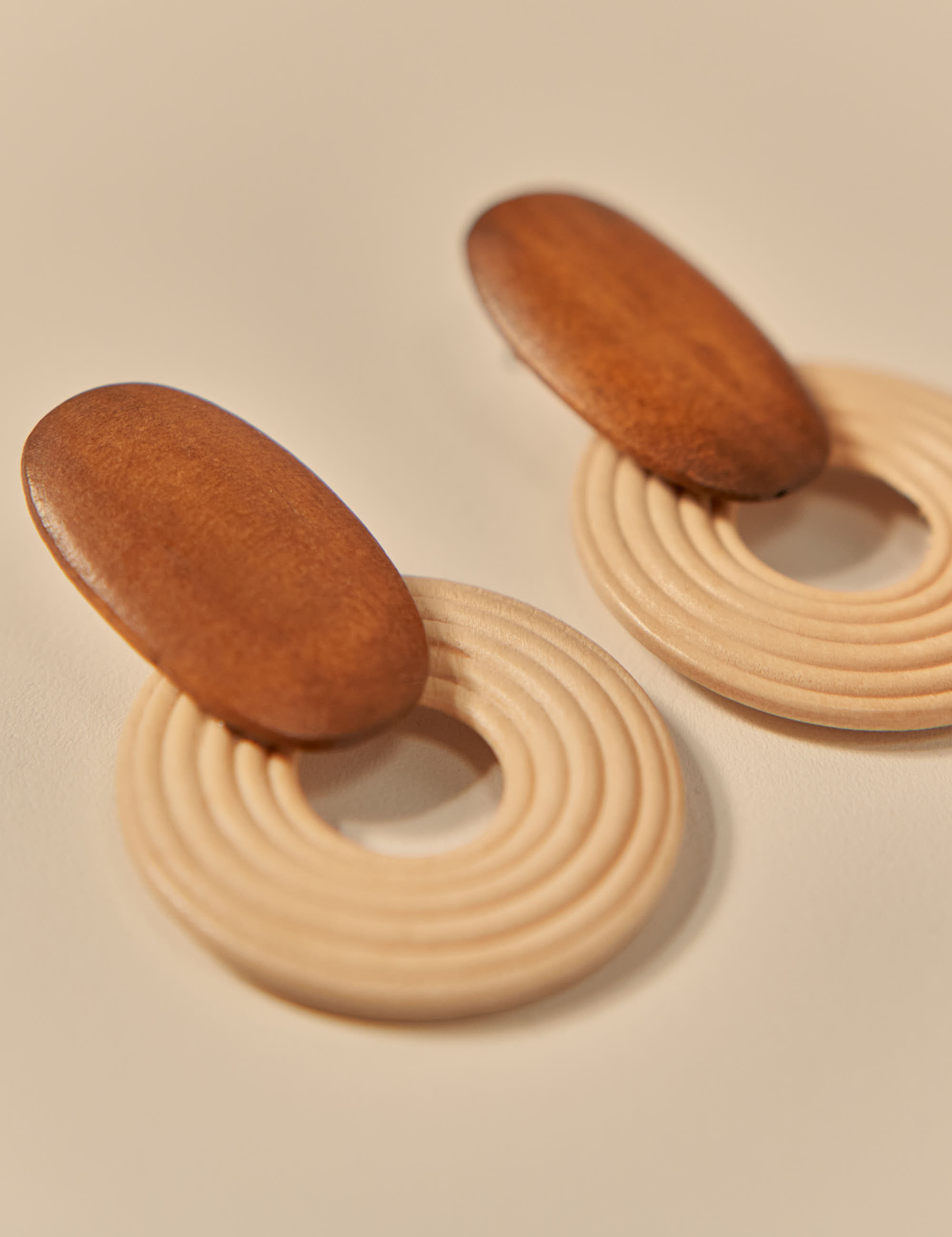 Brinco Madeira Círculo Pinus