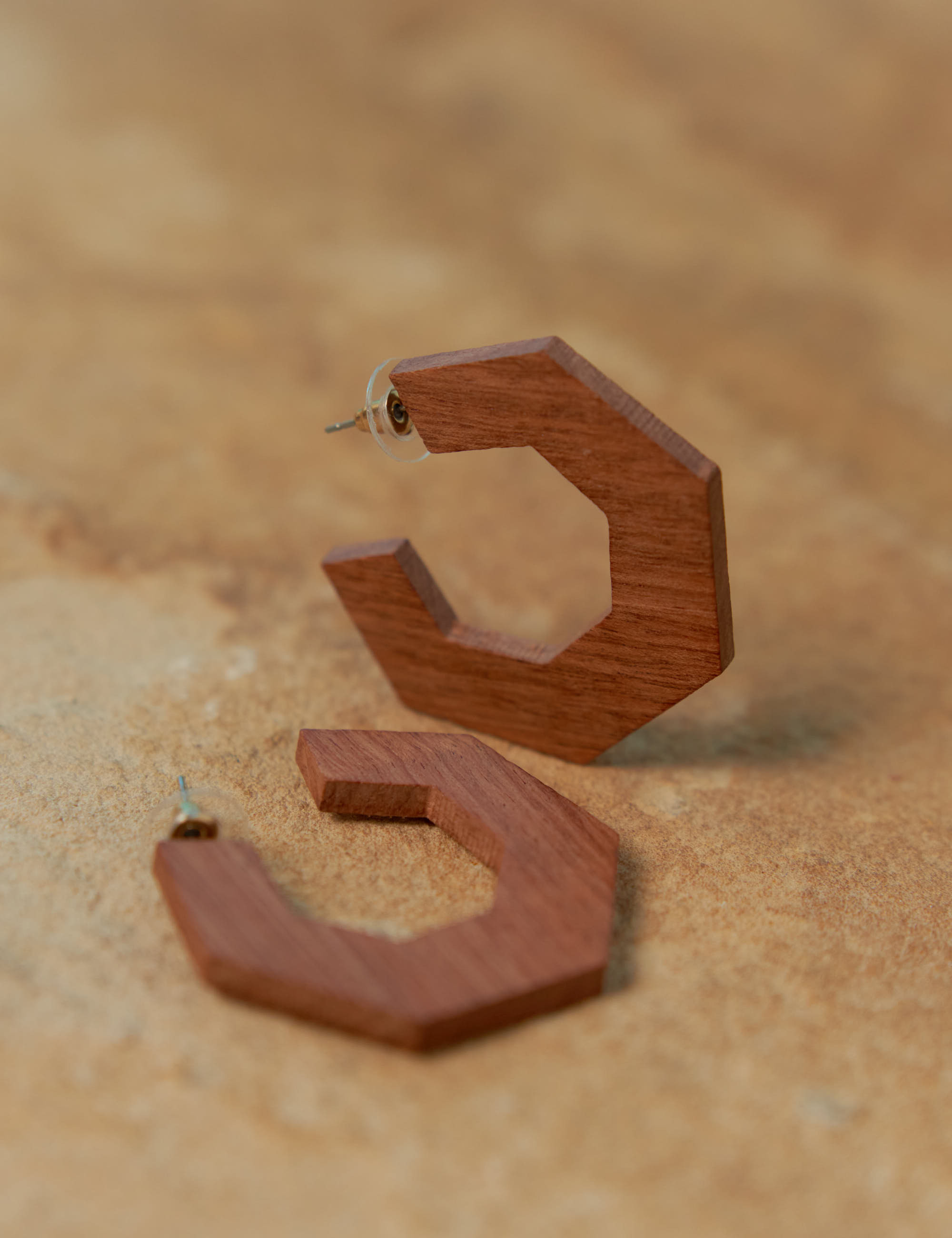 Brinco Argola Geométrica Madeira Avelã