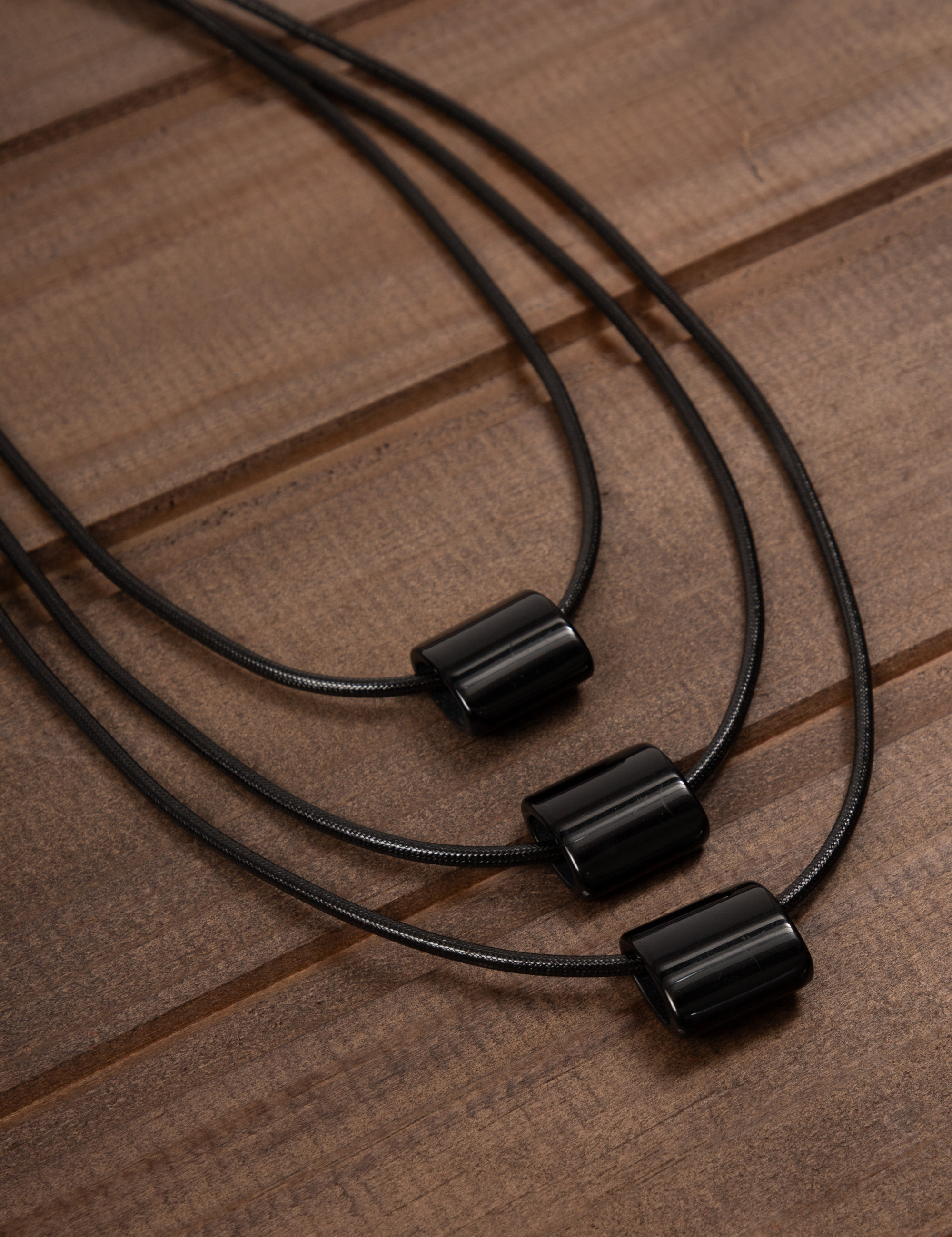 Colar Cordão Três Fios Preto