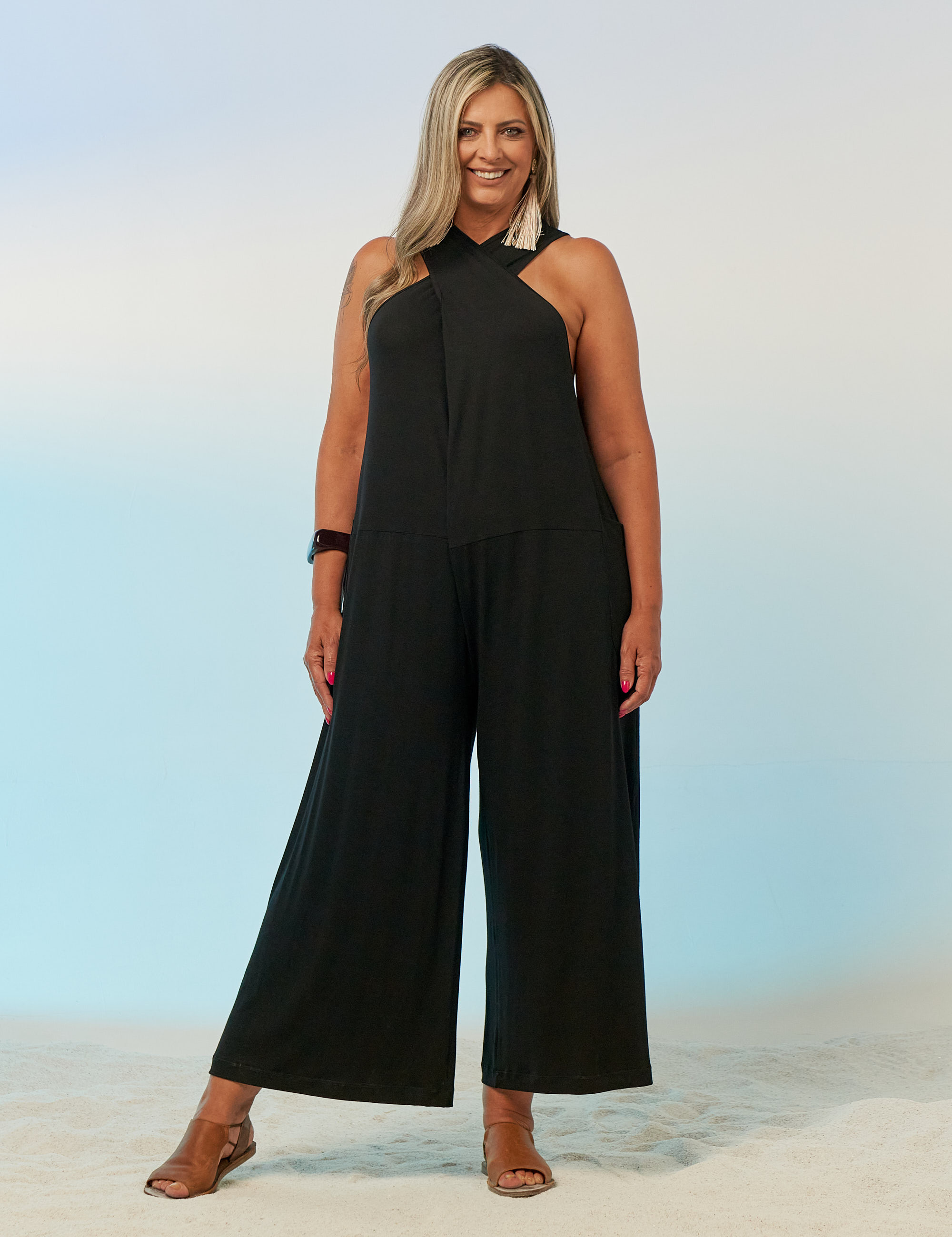 Macacão Alça Cruzada Preto-U