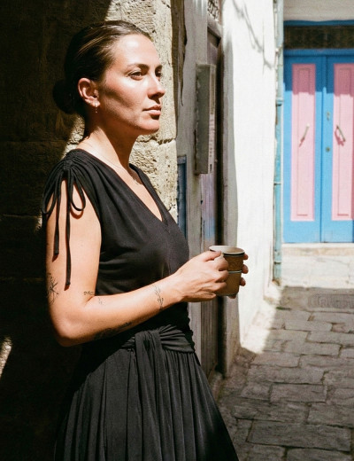 Blusa Decote V Detalhe Ombro Canaleta Preta