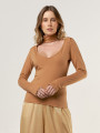 Blusa Gola Decote Caramelo