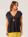 Blusa Decote V Detalhe Ombro Canaleta Preta