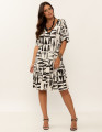 Vestido Manga Curta Estampa Blocos Preta